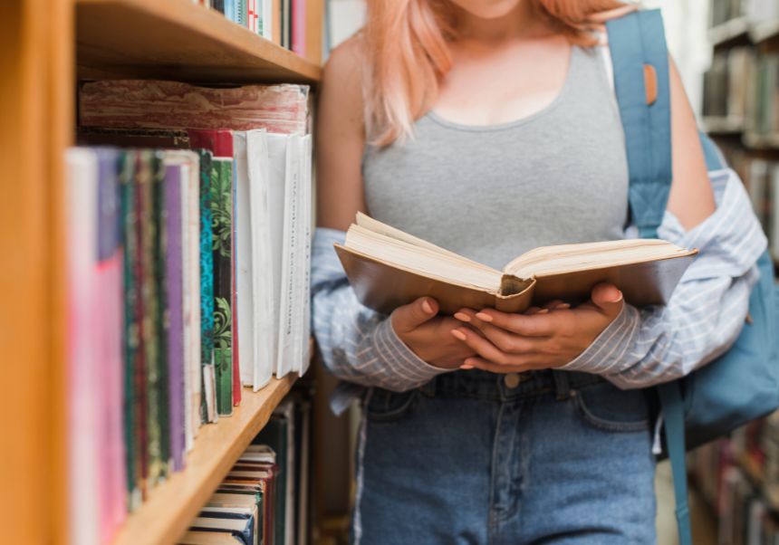 Imagen corporativa o de fondo de la Biblioteca de Juventud del INJUVE.